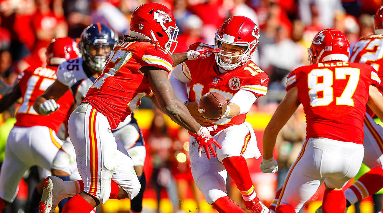 kareem-hunt-patrick-mahomes-chiefs.jpg